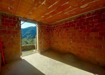 12.jpg - Portion of a house Avegno - photo 12