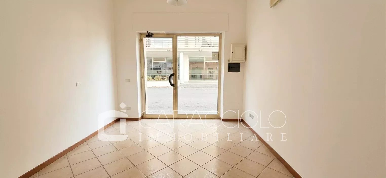 Shop Via San Simplicio, Olbia - photo 2