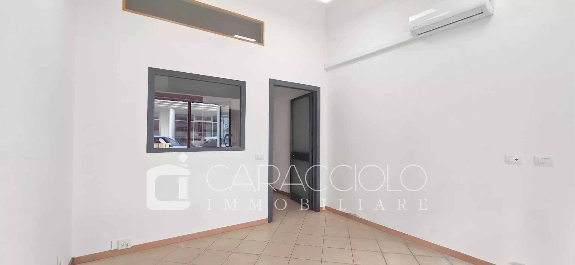 Shop Via San Simplicio, Olbia - photo 3