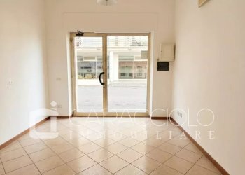 Shop Via San Simplicio, Olbia - photo 2