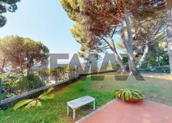 Villa Via dei Pini D'Aleppo, 65 
 Varazze, Varazze - foto 6