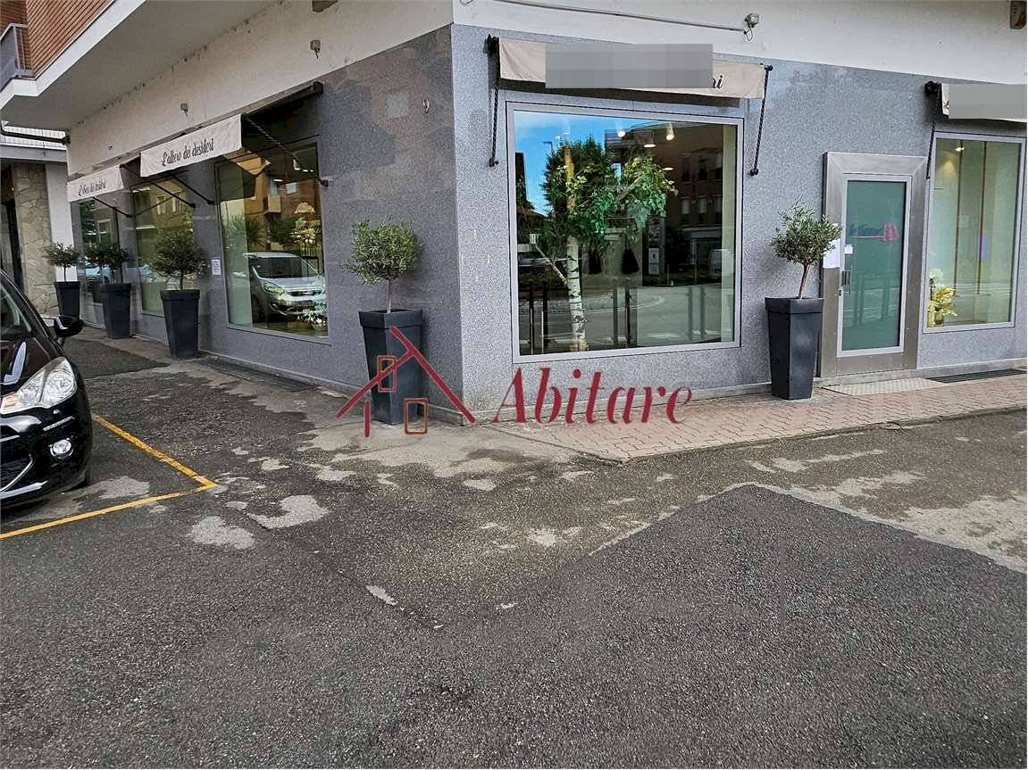 Shop Corso europa, 9, Alba - photo 2