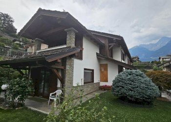 Villa a Schiera Frazione Porossan-Roppoz, Aosta - foto 1