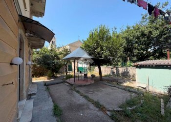 Apartment Viale Giuseppe Calasanzio, Genova (neighborhood Coronata) - photo 5