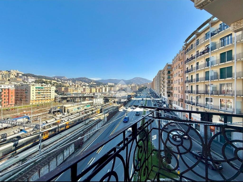 Four-room apartment Via Montevideo, Genova (neighborhood Foce) - photo 1