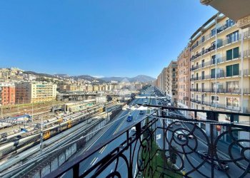 Four-room apartment Via Montevideo, Genova (neighborhood Foce) - photo 1