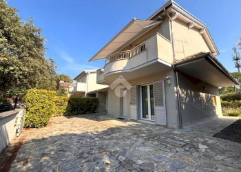 Portion of a house Viale dei Lecci, Ravenna (neighborhood Marina Romea) - photo 2
