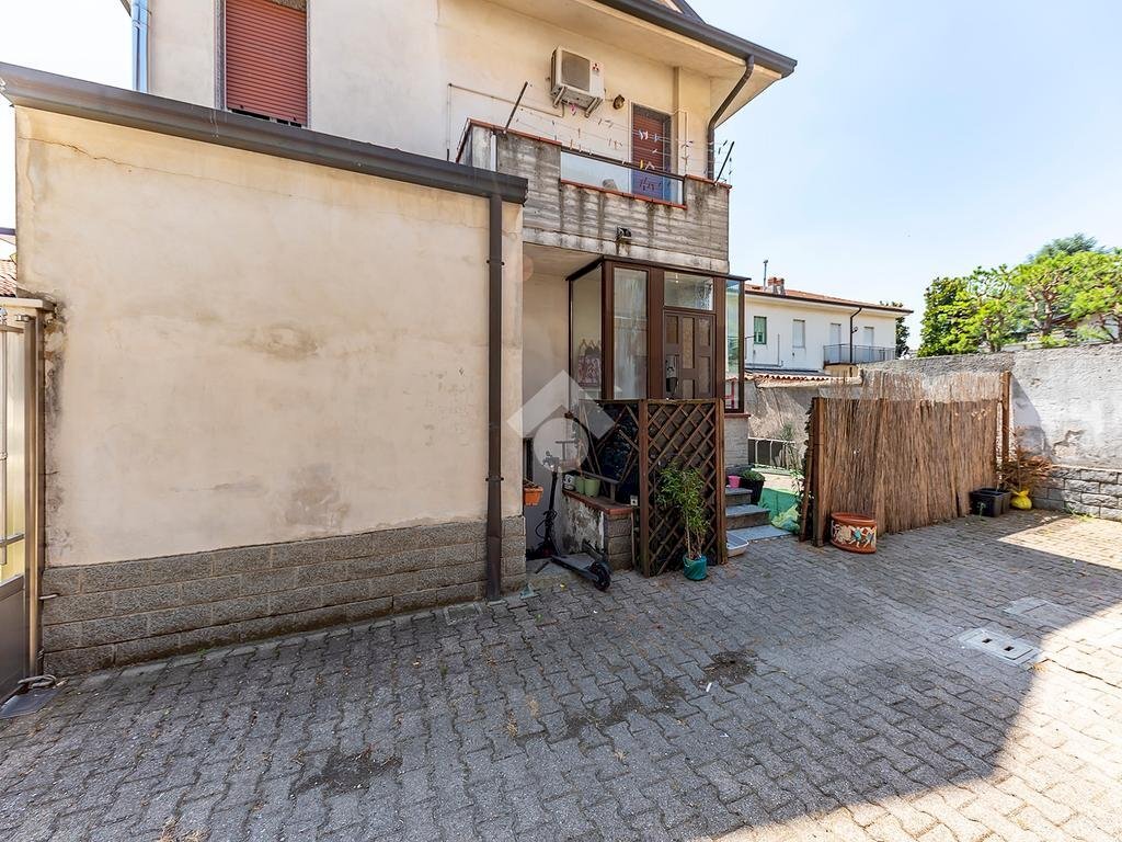 Three-room apartment Via Giuseppe Mazzini, Lainate - photo 1