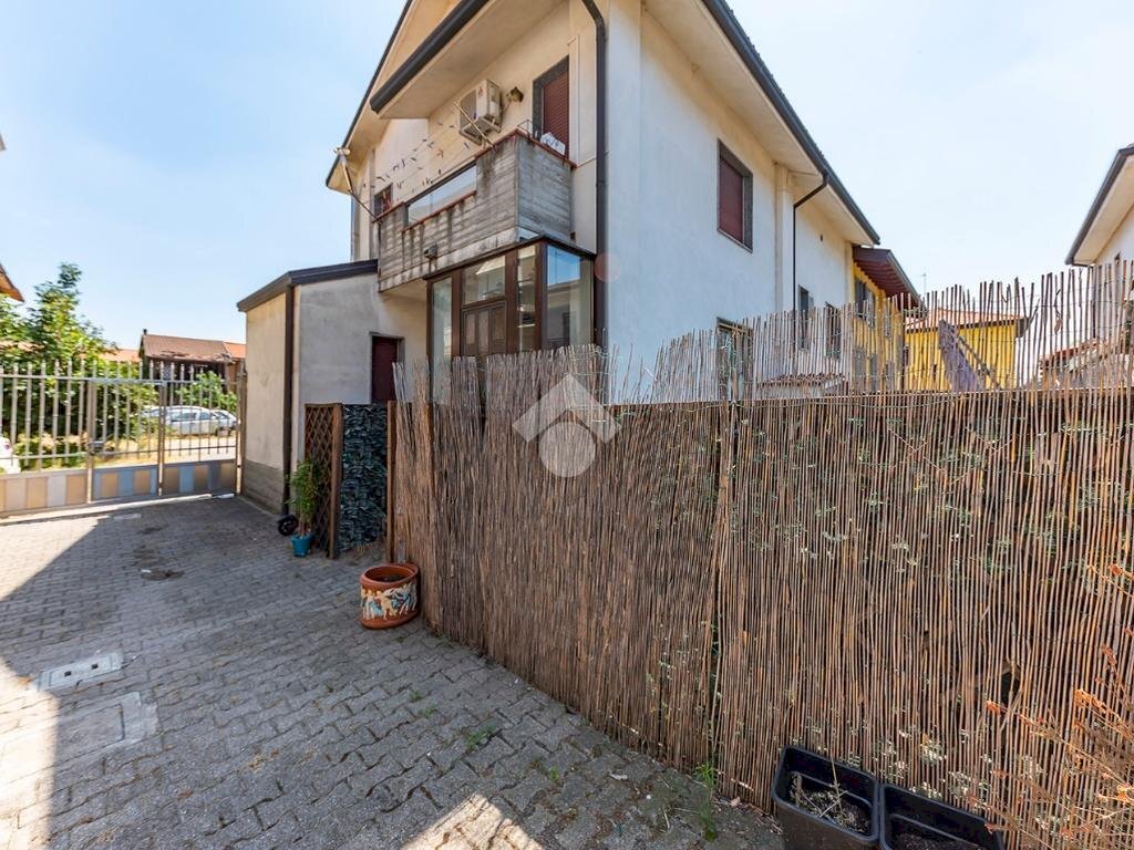 Three-room apartment Via Giuseppe Mazzini, Lainate - photo 2