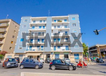 Edificio all\'aperto - Two-room apartment Via Aristosseno
 
7, Bari - photo 1