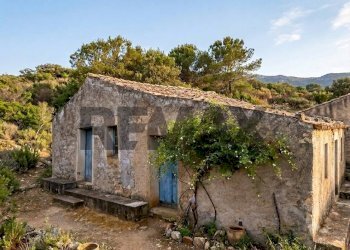 Casa all\'aperto - Villa contrada rapputi
 
snc, Gratteri - foto 1