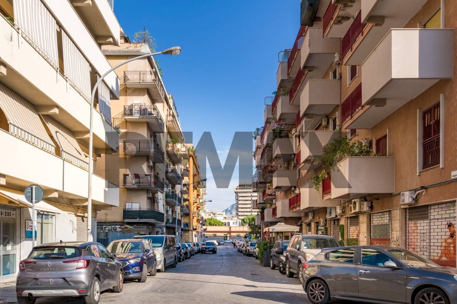 Edificio all\'aperto - Locale Commerciale Via Maggiore Giuseppe Galliano
 
14-16, Palermo - foto 1