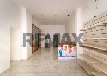 Ricezione / Lobby - Locale Commerciale Via Maggiore Giuseppe Galliano
 
14-16, Palermo - foto 12