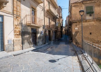 Edificio all\'aperto - Trilocale Via Favitta
 
16, Caltagirone - foto 8