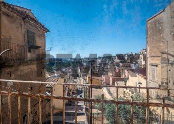 Edificio all\'aperto - Trilocale Via Favitta
 
16, Caltagirone - foto 14