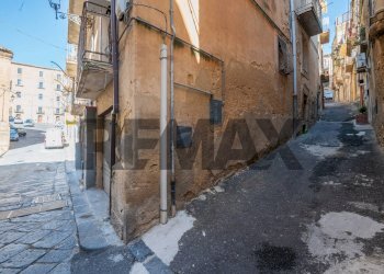 Edificio all\'aperto - Trilocale Via Favitta
 
16, Caltagirone - foto 15