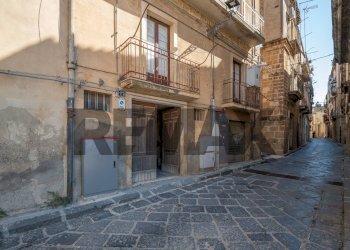 Edificio all\'aperto - Trilocale Via Favitta
 
16, Caltagirone - foto 17