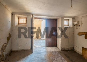 Hall / corridoio - Trilocale Via Favitta
 
16, Caltagirone - foto 18
