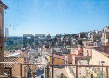 Edificio all\'aperto - Trilocale Via Favitta
 
16, Caltagirone - foto 22
