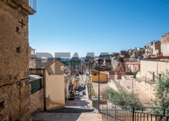 Edificio all\'aperto - Trilocale Via Favitta
 
16, Caltagirone - foto 24