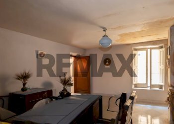 Sala da pranzo - Trilocale Via Favitta
 
16, Caltagirone - foto 32