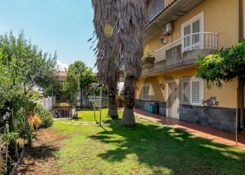 Giardino - Casa semi indipendente Via degli Oleandri
 
20, San Pietro Clarenza - foto 1
