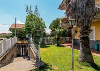 Giardino - Casa semi indipendente Via degli Oleandri
 
20, San Pietro Clarenza - foto 2