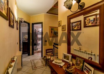 Hall / corridoio - Casa semi indipendente Via degli Oleandri
 
20, San Pietro Clarenza - foto 16