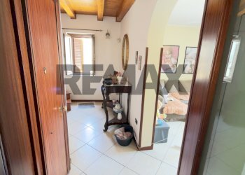 Hall / corridoio - Semi-detached house Via Santa Margherita
 
5, Paterno - photo 10