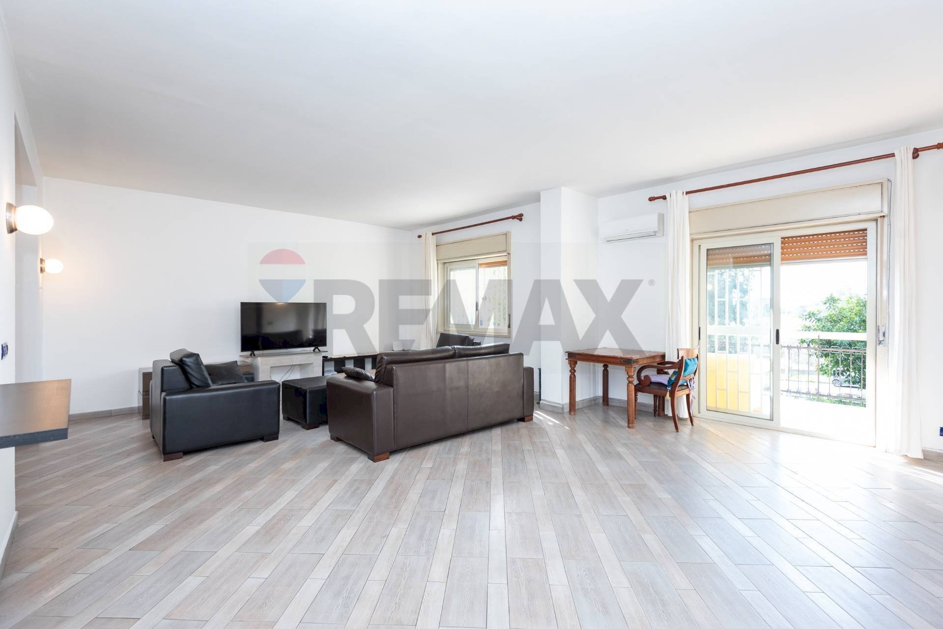 Sala da pranzo - Appartamento Viale Della Costituzione
 
19, Catania - foto 1
