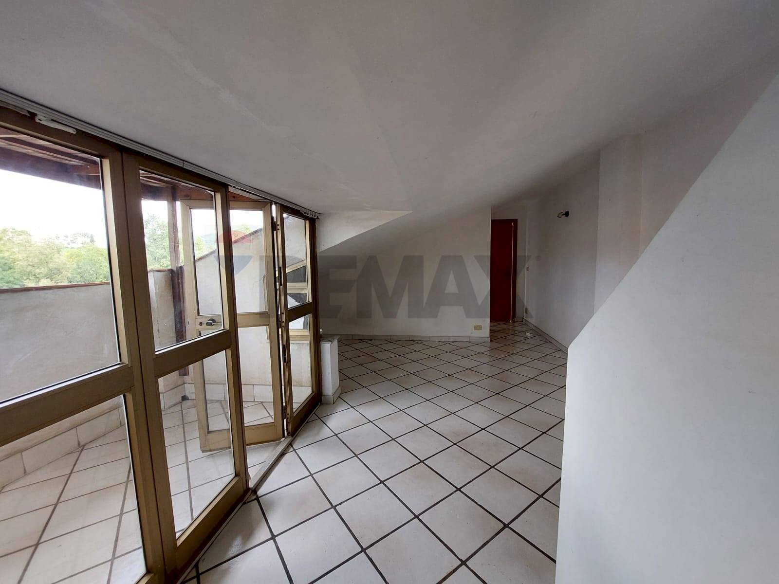 Stanza vuota - Attic via ruggero leoncavallo
6, Taormina - photo 3