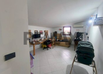 Camera / camera da letto - Appartamento via Dolomiti
 
38, Desio - foto 12