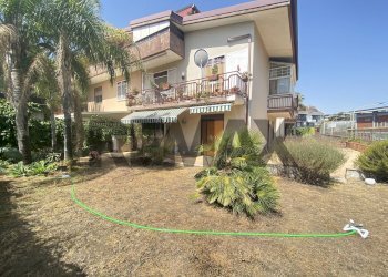 Casa all\'aperto - Four-room apartment Via Salvatore Quasimodo
 
12, Sant'Agata Li Battiati - photo 6
