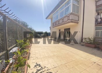Terrazza - Four-room apartment Via Salvatore Quasimodo
 
12, Sant'Agata Li Battiati - photo 8