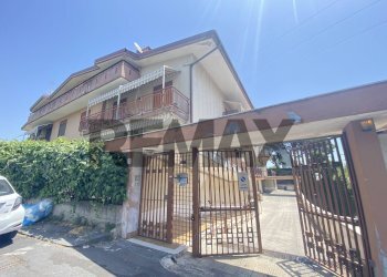 Casa all\'aperto - Four-room apartment Via Salvatore Quasimodo
 
12, Sant'Agata Li Battiati - photo 36