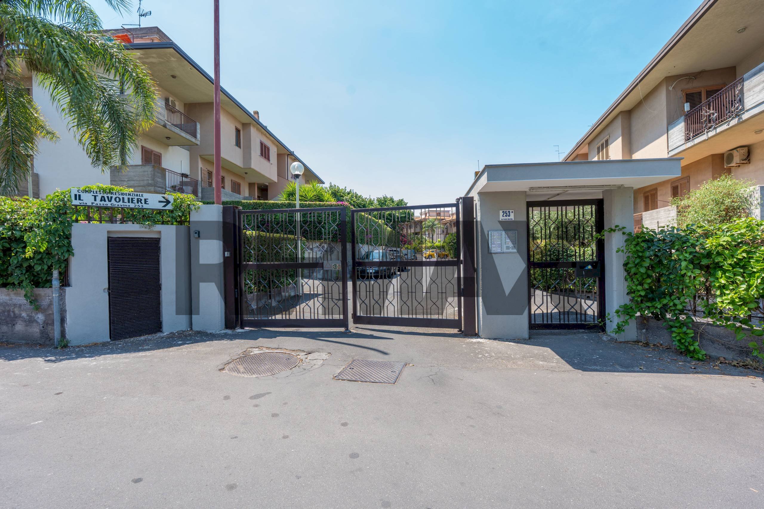 Edificio all\'aperto - Villa VIA PASSO GRAVINA
 
253, Catania - photo 1