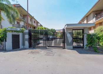 Edificio all\'aperto - Villa VIA PASSO GRAVINA
 
253, Catania - photo 1