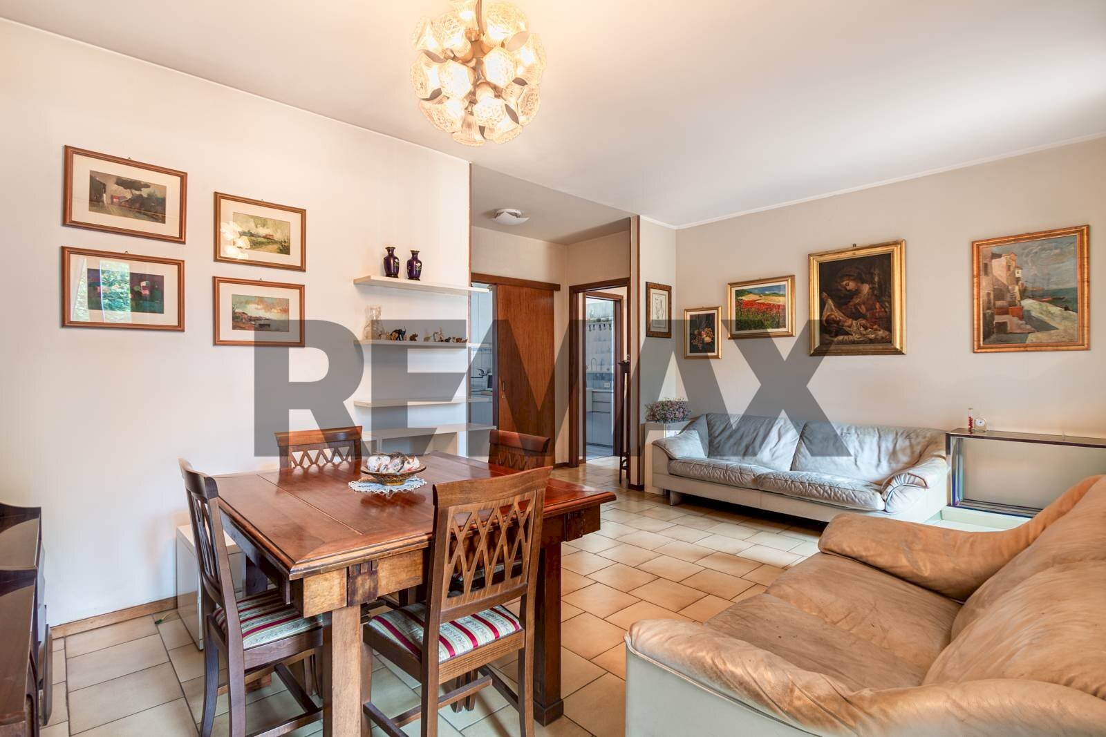 Sala da pranzo - Quadrilocale Via Unità D'Italia
 
34, Olgiate Olona - foto 1