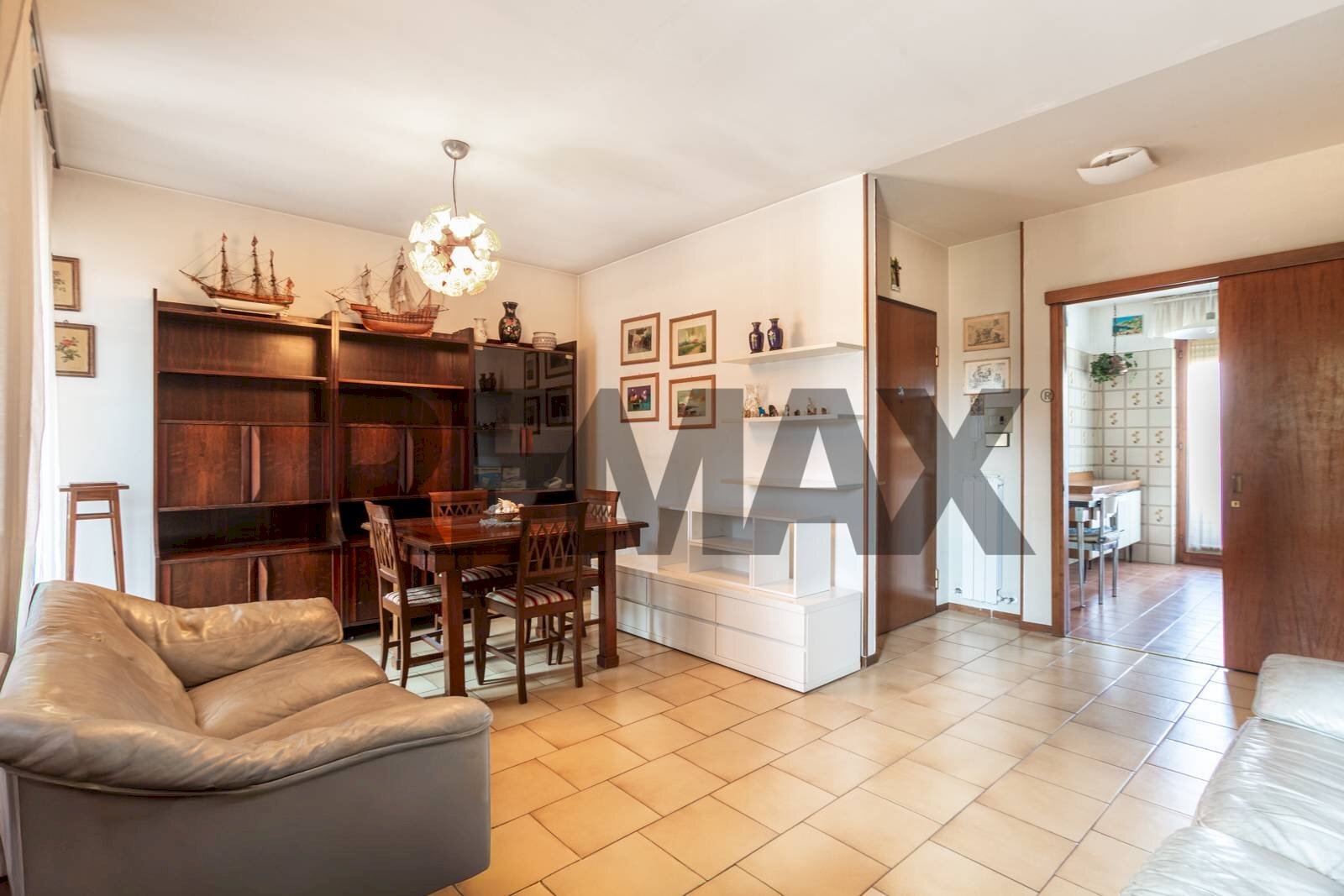 Sala da pranzo - Quadrilocale Via Unità D'Italia
34, Olgiate Olona - foto 2
