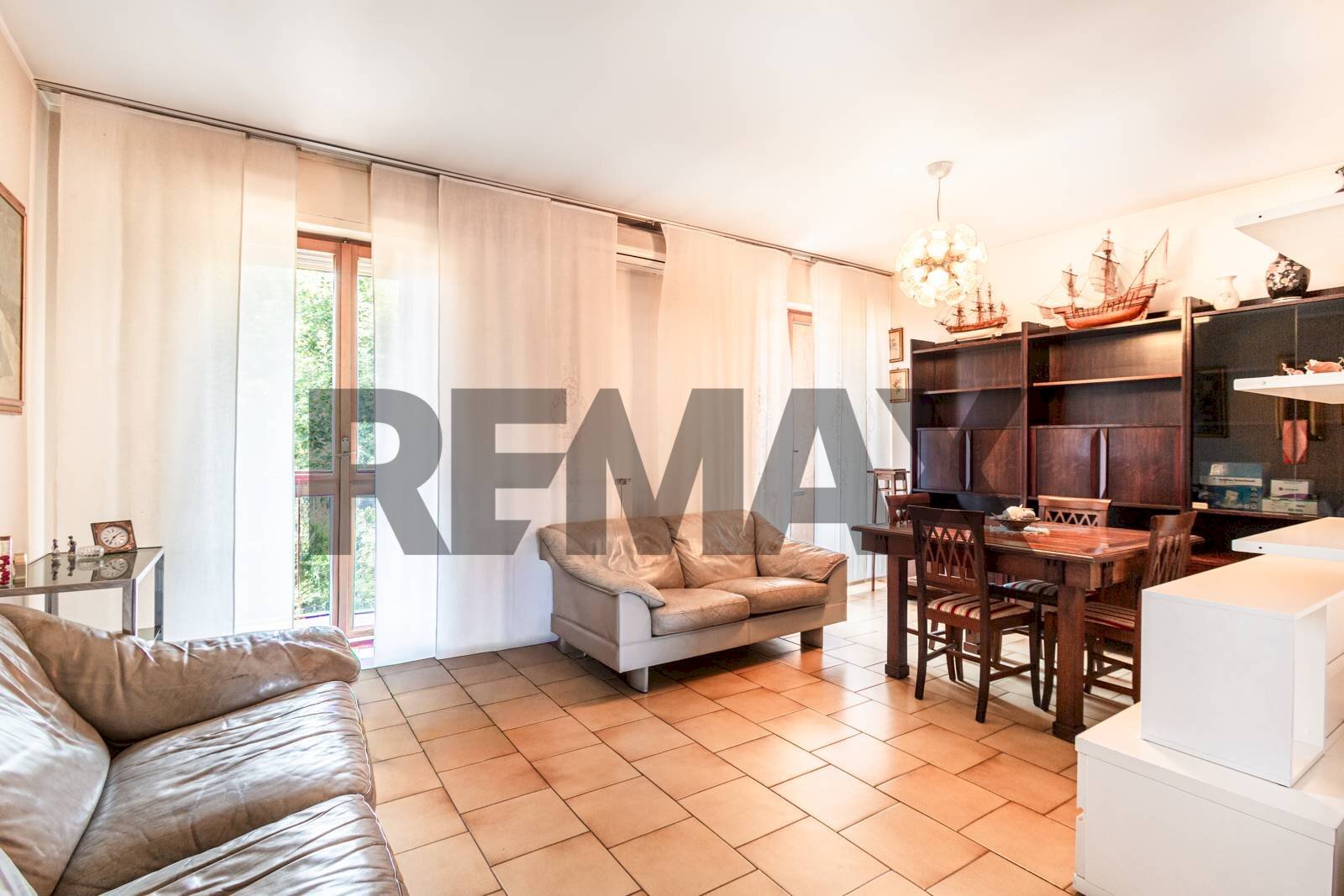 Sala da pranzo - Quadrilocale Via Unità D'Italia
34, Olgiate Olona - foto 3