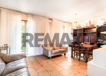 Sala da pranzo - Quadrilocale Via Unità D'Italia
 
34, Olgiate Olona - foto 3