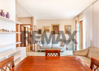Sala da pranzo - Quadrilocale Via Unità D'Italia
 
34, Olgiate Olona - foto 4