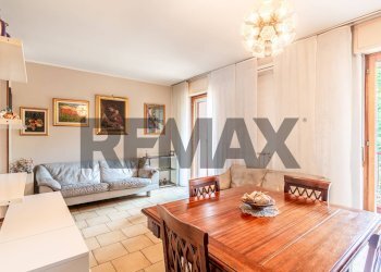 Sala da pranzo - Quadrilocale Via Unità D'Italia
 
34, Olgiate Olona - foto 5