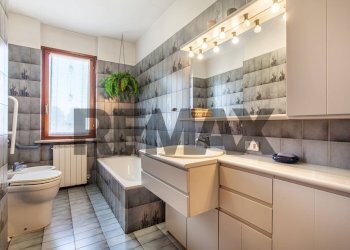 Bagno - Quadrilocale Via Unità D'Italia
 
34, Olgiate Olona - foto 24