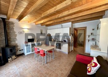 Sala da pranzo - Two-room apartment via Strada del Vento
 
22, Bianzano - photo 3