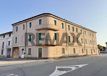 Edificio all\'aperto - Trilocale VIA SAN PIETRO
 
4, Garlasco - foto 1
