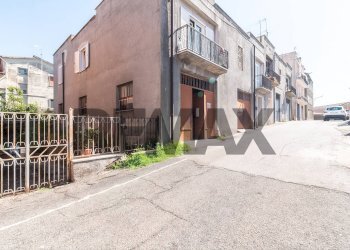 Edificio all\'aperto - Box Via Padre Alessandro Mari
 
5, Ischia di Castro - photo 3