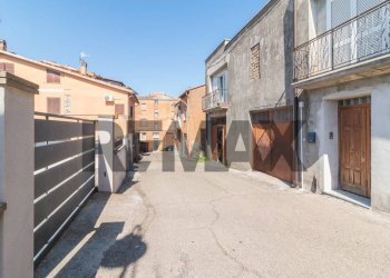 Edificio all\'aperto - Box Via Padre Alessandro Mari
 
5, Ischia di Castro - photo 7