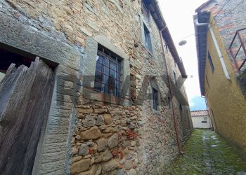 Edificio all\'aperto - Casa indipendente LOCALITA' RIOLO
 
102, Bagni di Lucca - foto 3