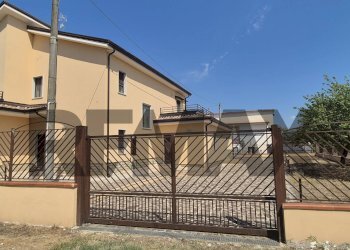 Casa all\'aperto - Villa Volturno
 
21, Ruviano - photo 1